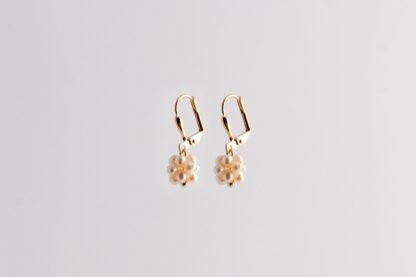 Sustainable gold plated Raspberry blossom earrings with fairtrade pearls