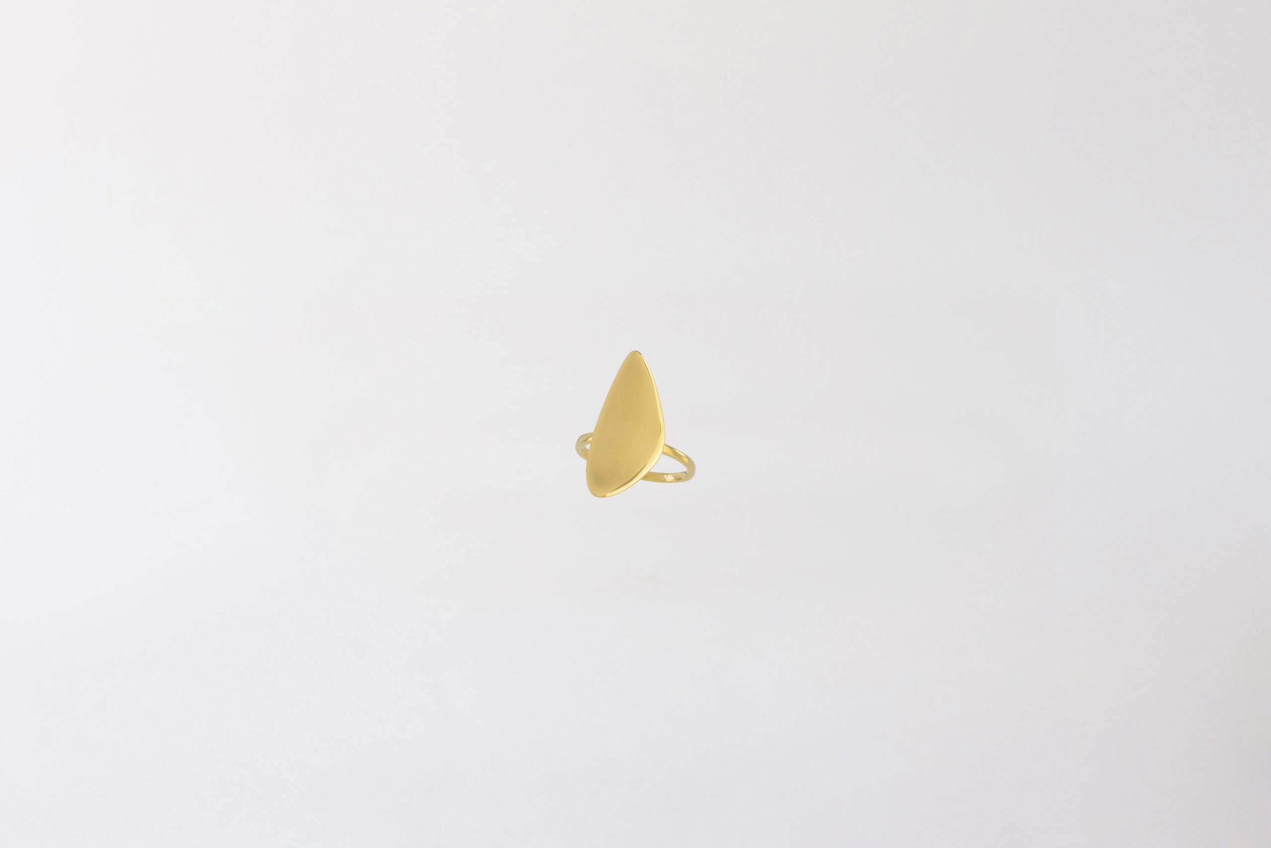 Gold sustainable ethical conscious bridal serene seashore ring Gold sustainable ethical conscious bridal serene seashore ring