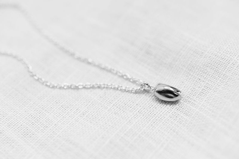 Tulip necklace short silver – Julia Otilia