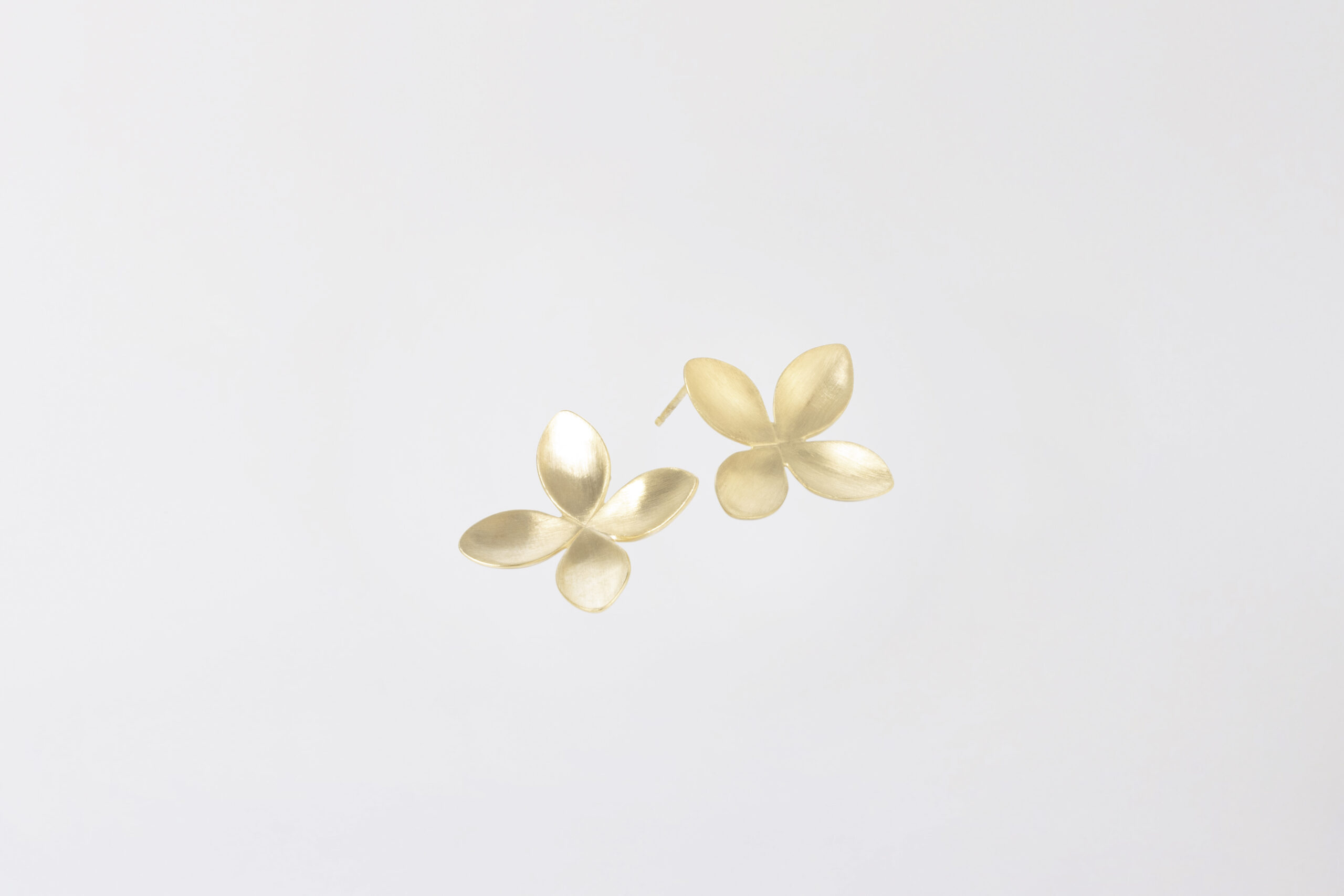 Bloom of life stud earrings with 14K gold plating Bloom of life stud earrings with 14K gold plating
