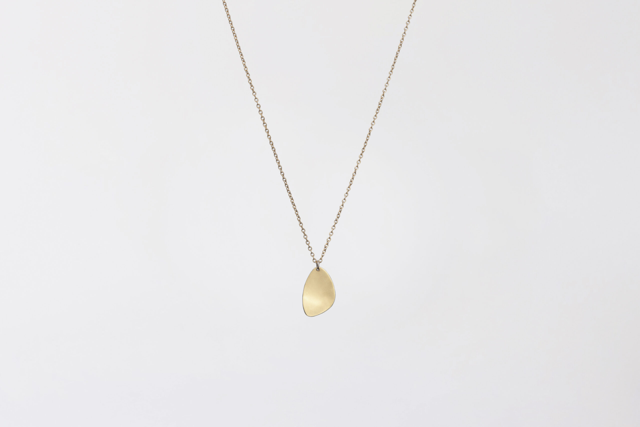 Ethical sustainable Singö necklace with matte 14K gold plating