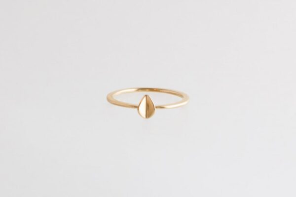 Golden leaf ring sustainable, ethical & conscious